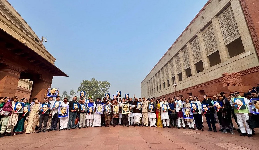 उम्मीद बरकरारः बेशक आज हाशिये पर दम तोड़ता दिख रहा है सच, आखिर में जीत सत्य की ही होगी