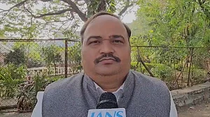 BJP समाज में फैला रही है नफरत, देश को आर्थिक सुधार की जरूरत: आनंद दुबे