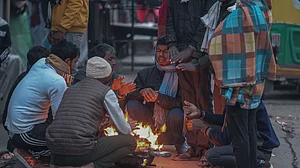 ठंड और शीतलहर की चपेट में पूरा उत्तर भारत, दिल्ली-बिहार-यूपी समेत इन राज्यों में हाड़ कंपाने वाली ठंड