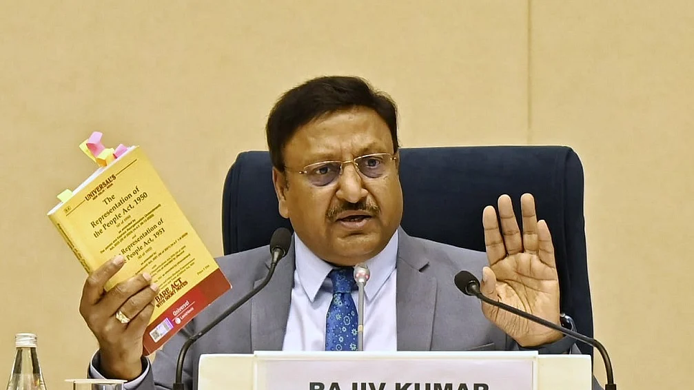 मुख्य निर्वाचन आयुक्त ने वोटर लिस्ट में छेड़छाड़ के आरोपों को खारिज किया (फोटोः विपिन)