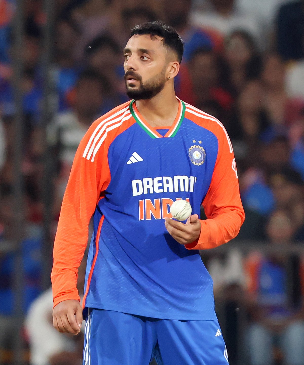 चक्रवर्ती के पास इंग्लैंड के खिलाफ वनडे और चैंपियंस ट्रॉफी के लिए भारत की टीम में जगह बनाने का मौका 