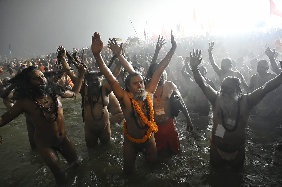 सुबह दस बजे तक 1 करोड़ 38 लाख श्रद्धालुओं ने गंगा और संगम में आस्था की डुबकी लगाई।