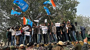 दिल्ली: मोहन भागवत के बयान पर NSUI का प्रदर्शन, 'विभाजनकारी ताकतों के खिलाफ सख्त कार्रवाई की मांग'