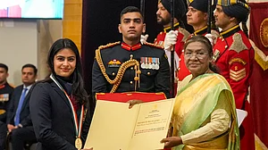राष्ट्रपति द्रौपदी मुर्मु ने खिलाड़ियों को राष्ट्रीय खेल पुरस्कार किए प्रदान, पैरा एथलीट रहे आकर्षण के केंद्र