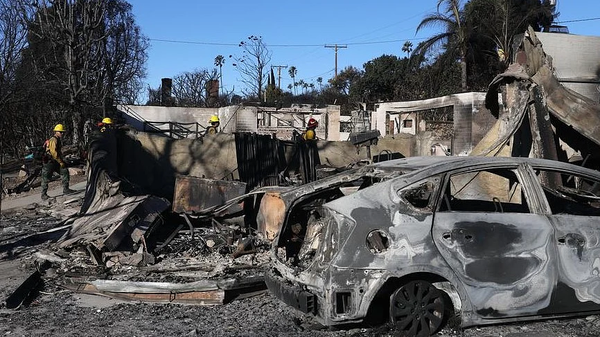 कैलीफोर्निया में जंगल की आग के बाद प्रदूषित हवा बनी चुनौती, प्रशासन ने घर से बाहर नहीं निकलने की दी सलाह