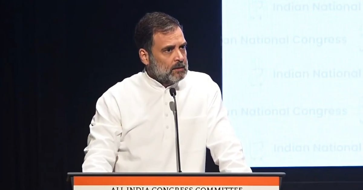 हेलीकॉप्टर की ओर जा रहे थे राहुल गांधी, चाय बागान में काम करने वाली महिलाओं को देख रोका काफिला, फिर...