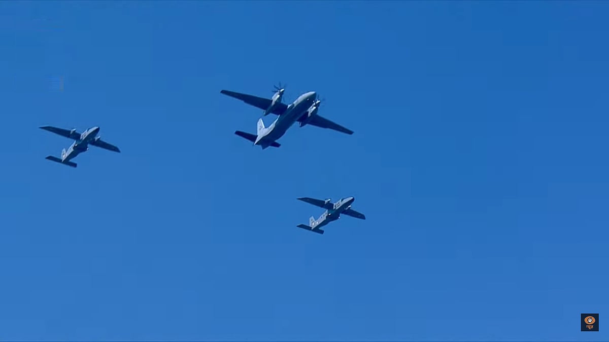 गणतंत्र दिवस: कर्तव्य पथ पर आसमान में दिखी भारत की ताकत, 22 लड़ाकू विमानों समेत कुल 40 विमानों ने किया फ्लाई पास्ट