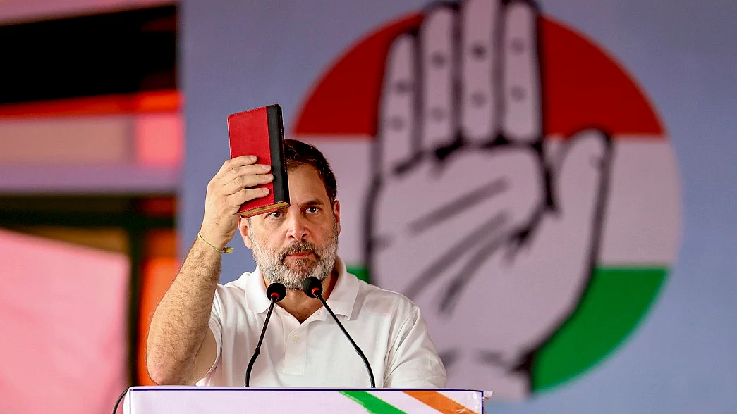 महू रैली में राहुल गांधी ने BJP-RSS को घेरा, आंबेडकर और संविधान का अपमान करने का लगाया आरोप (फोटोः PTI)