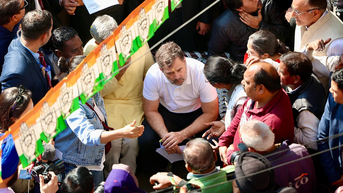 राहुल गांधी ने NDMC कर्मचारियों से की बात, संसद में उनके मुद्दे उठाने का दिया आश्वासन