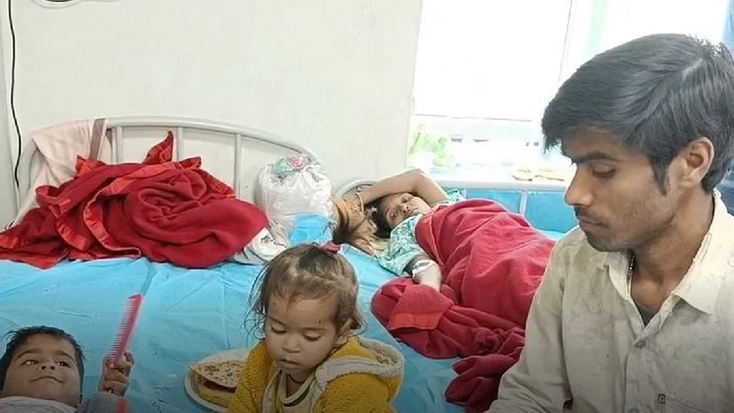 बुराड़ी इमारत हादसे के 36 घंटे बाद एक परिवार के चार लोगों को जीवित बचाया गया, सभी सुरक्षित