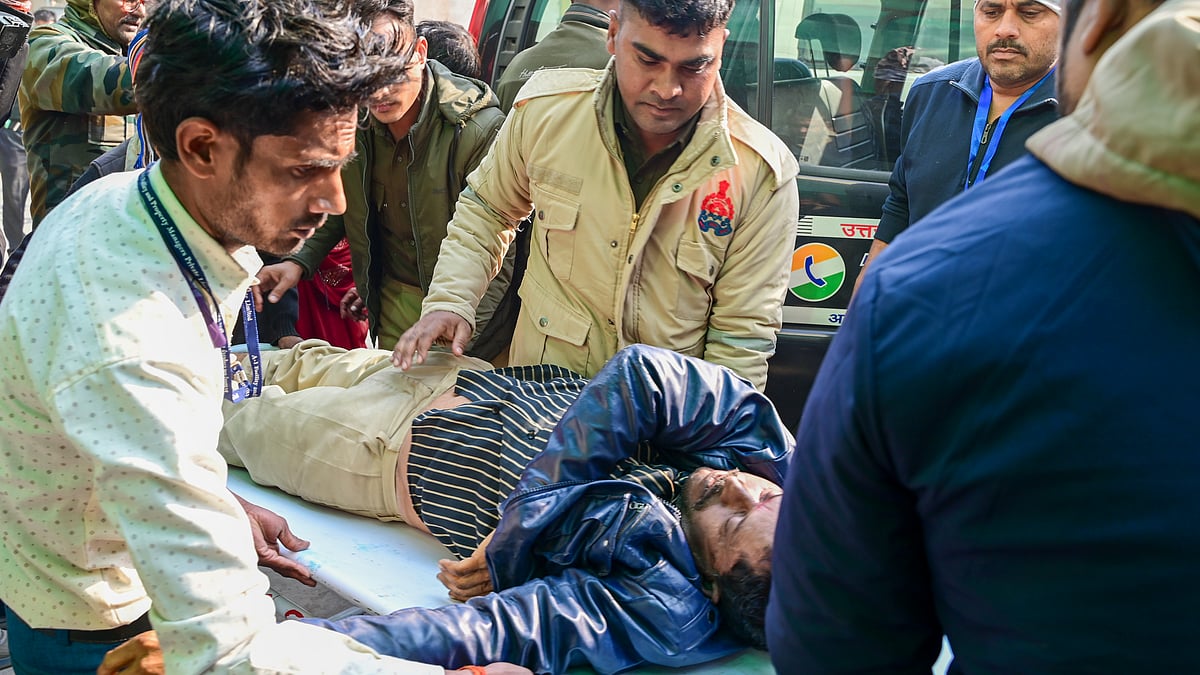 महाकुंभ की भगदड़ में 30 लोगों की मौत, 60 घायल