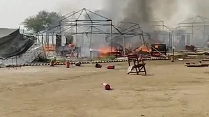 प्रयागराज महाकुंभ में फिर लगी आग, सेक्टर-22 में 15 से ज्यादा टेंट जलकर खाक, कोई जनहानि नहीं
