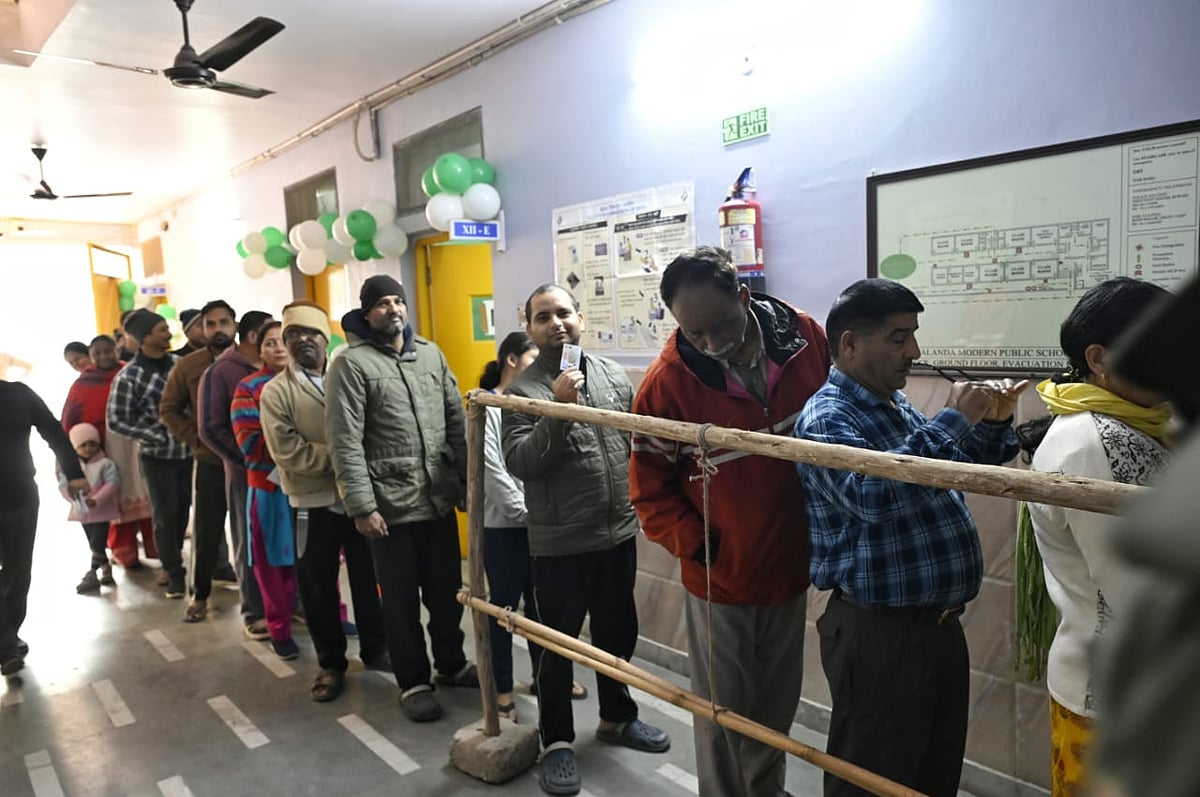 Delhi Assembly Election 2025 Voting Live: दिल्ली चुनाव के लिए वोटिंग खत्म, 57.89 प्रतिशत मतदान हुआ