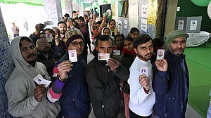Delhi Assembly Election 2025 Voting Live: दिल्ली चुनाव के लिए वोटिंग खत्म, 57.89 प्रतिशत मतदान हुआ