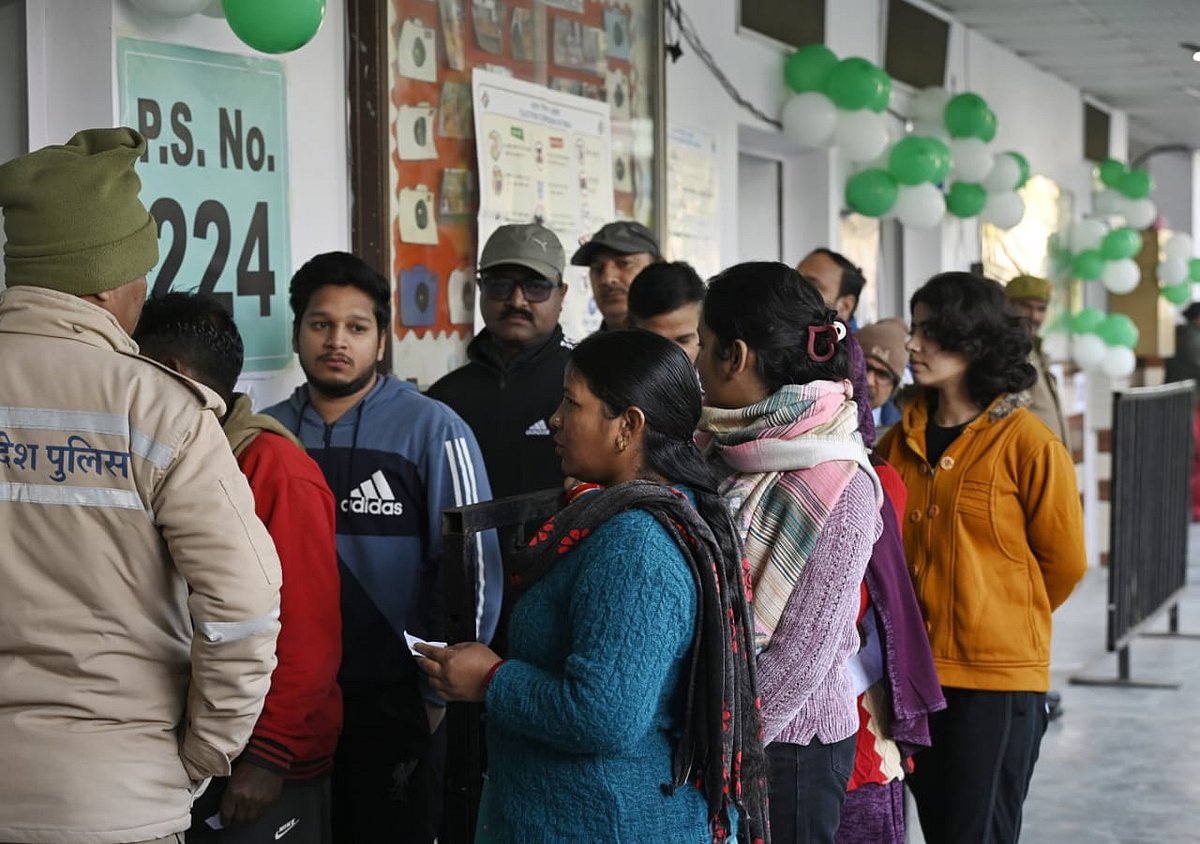 दिल्ली विधानसभा चुनाव: इन मुद्दों पर फर्स्ट टाइम वोटर कर रहे मतदान, किसी ने कहा बदलाव तो किसी की नौकरी की बात
