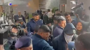 विपक्ष ने अमेरिका में अवैध रूप से रह रहे भारतीयों के निर्वासन के तरीके पर सवाल उठाया