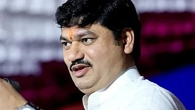 महाराष्ट्र के मंत्री धनंजय मुंडे को कोर्ट से झटका