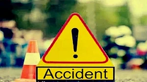नोएडा: गार्डन गैलेरिया मॉल में कार सवार ने 5 लोगों को रौंदा, सभी गंभीर रूप से घायल, आरोपी की तलाश में पुलिस