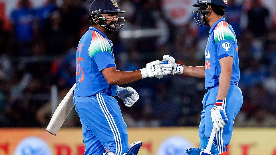 दूसरे वनडे में इंग्लैंड को चार विकेट से हराकर भारत ने जीती श्रृंखला, तूफानी शतक जड़कर फॉर्म में लौटे रोहित