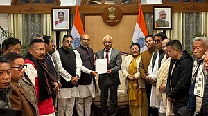 मणिपुर के सीएम बीरेन सिंह ने दिया इस्तीफा, कांग्रेस बोली- सबकुछ बर्बाद हो जाने के बाद...