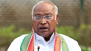 इस संकट की घड़ी में हम सरकार के साथ, राहुल गांधी ने की संसद सत्र बुलाने की मांग: मल्लिकार्जुन खड़गे