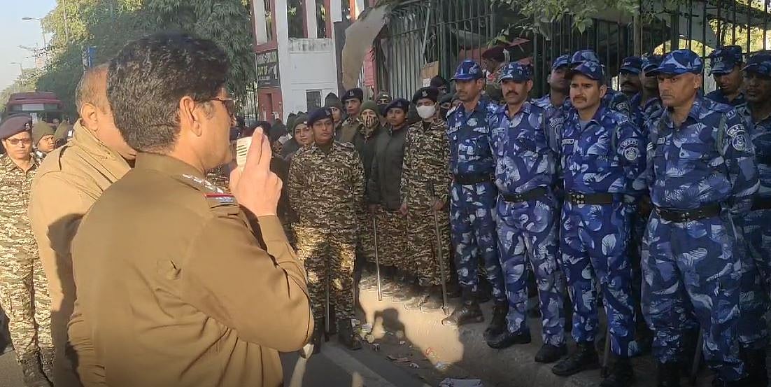 जामिया यूनिवर्सिटी में धरने पर बैठे थे छात्र, पुलिस ने हिरासत में लिया, जानें किस बात का कर रहे हैं विरोध?