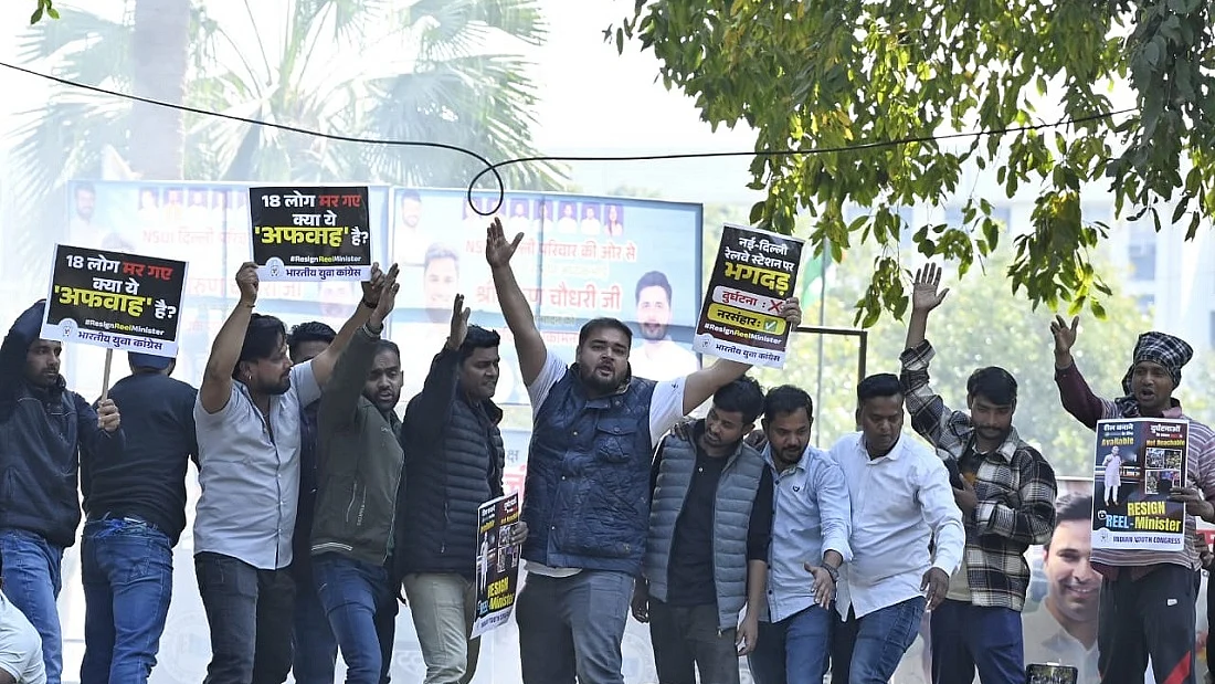 दिल्ली भगदड़ की घटना के खिलाफ यूथ कांग्रेस ने किया प्रदर्शन (फोटोः विपिन)