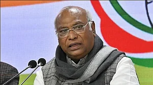 खड़गे ने सीतारमण के अर्थव्यवस्था में अच्छे रिटर्न के दावे को बताया विडंबनापूर्ण, कहा- दृष्टिकोण के अभाव...