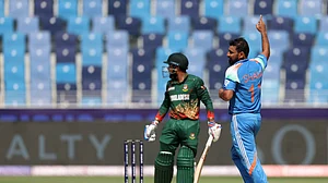 Champions Trophy 2025: बांग्लादेश ने भारत को दिया 229 रनों का लक्ष्य, ह्रदोय ने जड़ा शतक, शमी ने झटके 5 विकेट