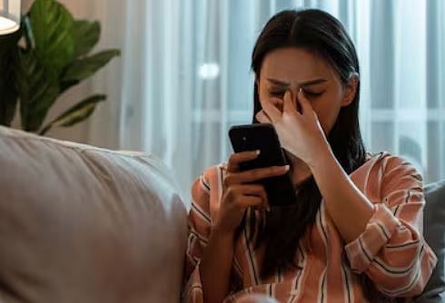 क्या मोबाइल के इस्‍तेमाल से होता है कैंसर? जानिए क्या कहता है WHO और क्या कहते हैं डॉक्टर