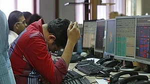 अर्थजगतः शेयर बाजार फिर धड़ाम, सेंसेक्स 856 अंक टूटा और कॉफी डे के खिलाफ दिवाला प्रक्रिया फिर से शुरू