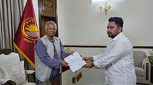 दुनियाः बांग्लादेश की अंतरिम सरकार के प्रमुख सलाहकार ने इस्तीफा दिया और रूस-यूक्रेन युद्ध खत्म करने का आह्वान