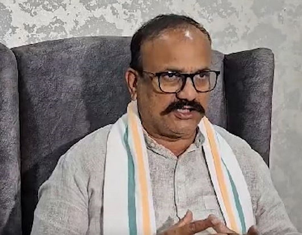 पुणे बस रेप कांड पर महाराष्ट्र कांग्रेस ने फडणवीस से मांगा इस्तीफा, कहा- बहनों को सुरक्षा देने में फेल साबित