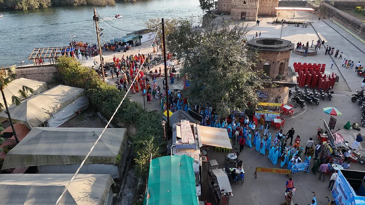 'जल सहेलियों' की जलयात्रा: दूर-दूर के गांवों में जल-संरक्षण के संदेश का अभियान