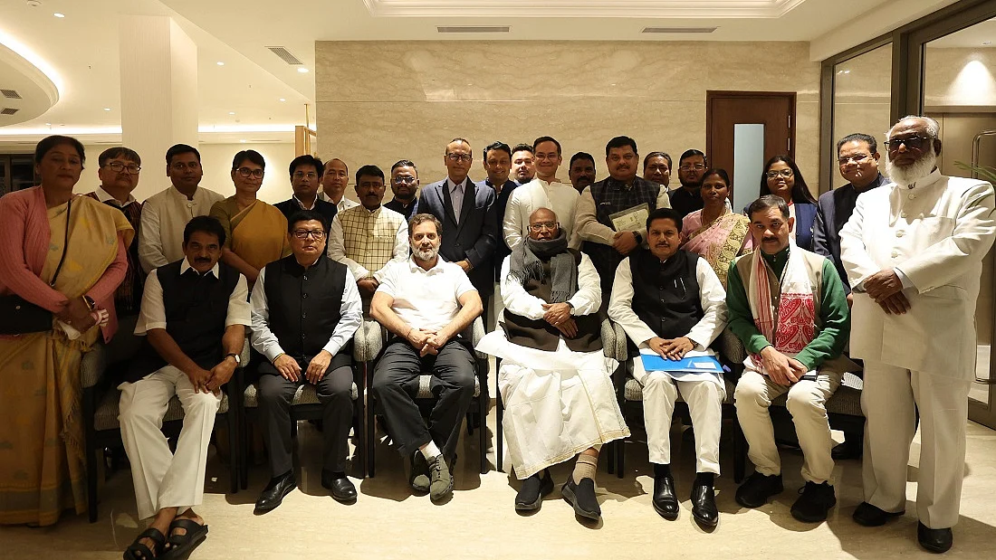 खड़गे, राहुल गांधी ने असम कांग्रेस के नेताओं के साथ की बैठक, विधानसभा चुनाव की रणनीति पर हुई चर्चा