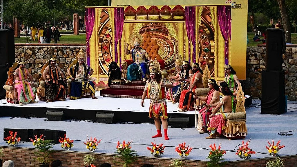 उर्दू पर हंगामा: उफ़! सियासत ने उसे जोड़ दिया मज़हब से...