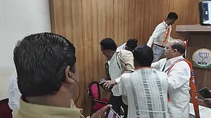 VIDEO: आपस में भिड़े राजस्थान बीजेपी के नेता, एक दूसरे के कॉलर पकड़कर मारे थप्पड़