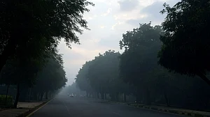 दिल्ली-NCR में मौसम अगले हफ्ते दिखाएगा कई रंग, तेज हवा, बारिश और कुहासा रहने के आसार