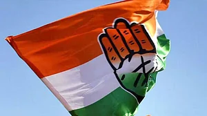 महाराष्ट्र: कांग्रेस ने किसानों के मुद्दों पर विरोध प्रदर्शन किया, शिवाजी की प्रतिमा के पास रखा ज्ञापन