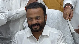 महाराष्ट्र: महिला को अश्लील फोटो भेजने के आरोपी मंत्री और BJP नेता जयकुमार से विपक्षी दलों ने मांगा इस्तीफा