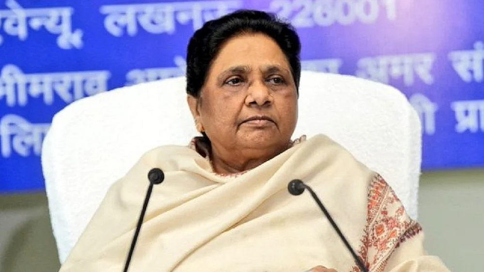 मायावती ने भतीजे को बाहर करने के बाद भाई से भी वापस लिया पद, रणधीर बेनीवाल को बनाया BSP का राष्ट्रीय समन्वयक