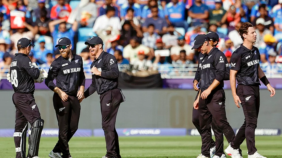 चैंपियंस ट्रॉफीः पाकिस्तान में धमाल, दुबई में बेहाल, कुछ ऐसा रहा है न्यूजीलैंड का रिकॉर्ड