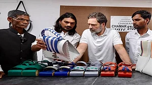 राहुल गांधी ने रामचेत की चमड़ा कारोबारी से कराई मुलाकात, अब 'रामचेत मोची' ब्रांड लाने की तैयारी