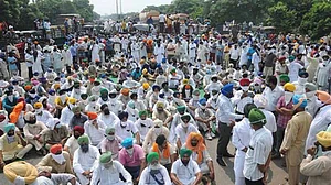 पंजाब सरकार के खिलाफ किसानों का विरोध विरोध प्रदर्शन, आम आदमी पार्टी के विधायकों के समक्ष SKM का धरना