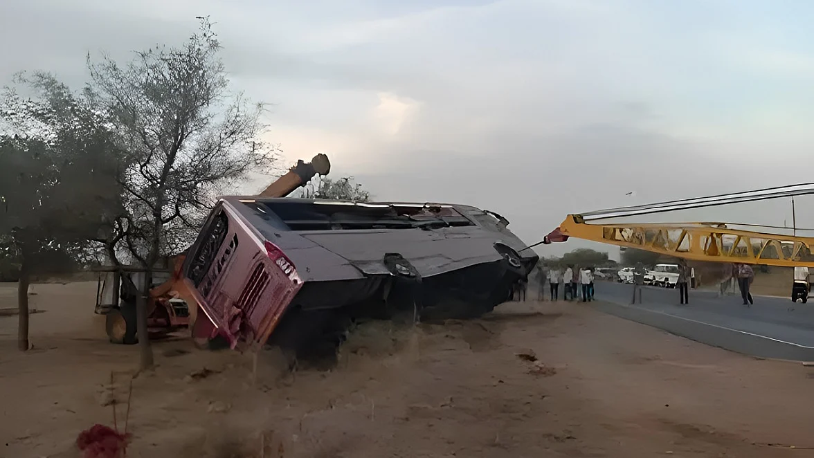 राजस्थान के नागौर में दो बड़े सड़क हादसे, बस पलटने से 3 छात्रों की मौत, खींवसर में 4 की गई जान