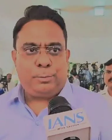 समाजवादी पार्टी के नेता रईस शेख 