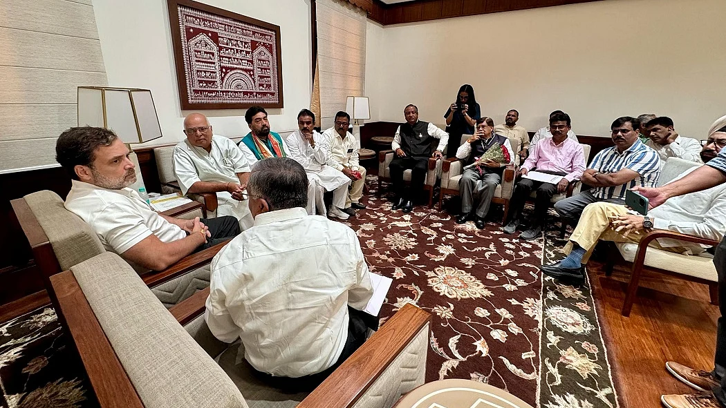 राहुल गांधी ने LIC एजेंट और कंस्ट्रक्शन वर्कर्स से की मुलाकात, संसद में उनके मुद्दों को उठाने का किया वादा