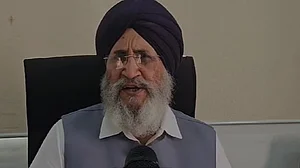 किसानों के साथ विश्वासघात कर रही केंद्र और पंजाब सरकार, उन्हें लगातार किया जा रहा अपमानित: दलबीर सिंह चीमा