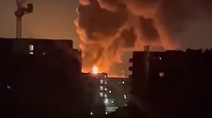 लंदन में पावर सबस्टेशन में भीषण आग से शहर के एक हिस्से में बिजली गुल, हीथ्रो एयरपोर्ट एक दिन के लिए बंद