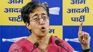 आतिशी का दिल्ली सरकार पर आरोप-'अधिकारियों से 10 प्रतिशत कमीशन मांग रहे बीजेपी के मंत्री'